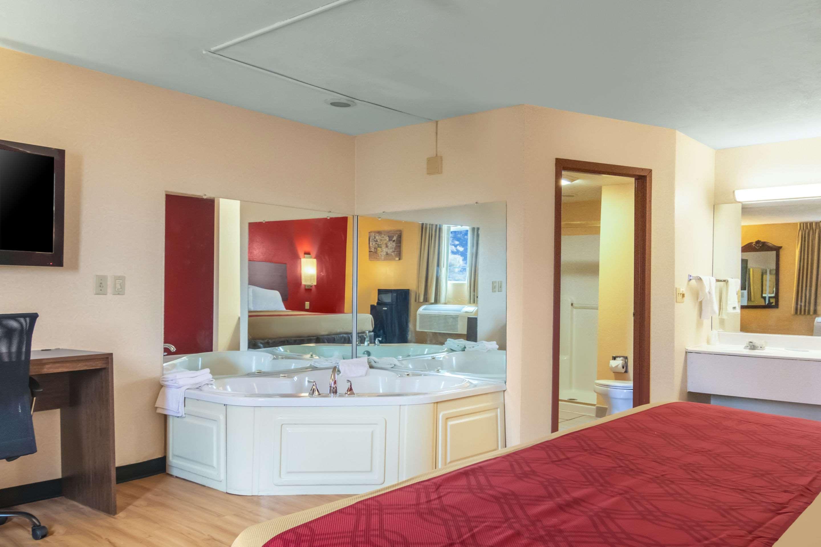 Econo Lodge Kent Eksteriør billede