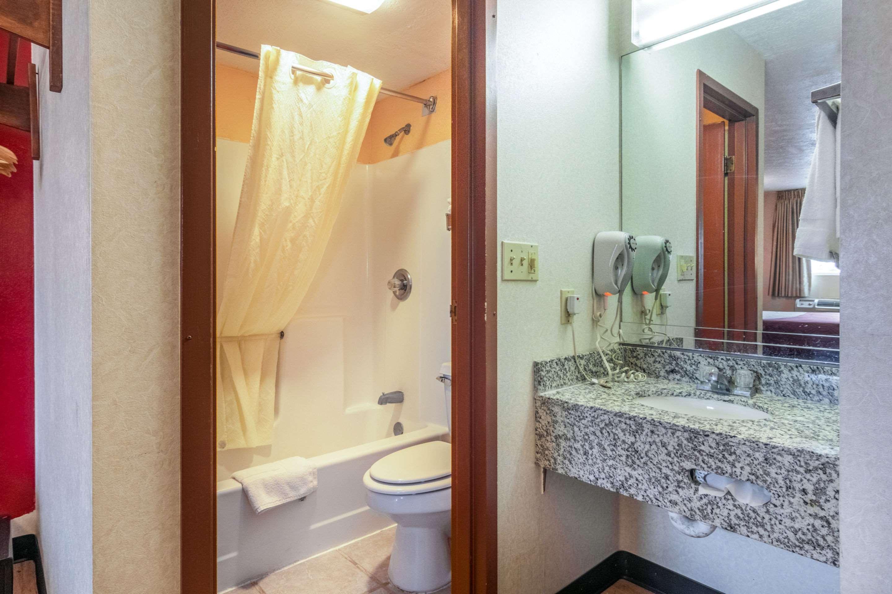 Econo Lodge Kent Eksteriør billede